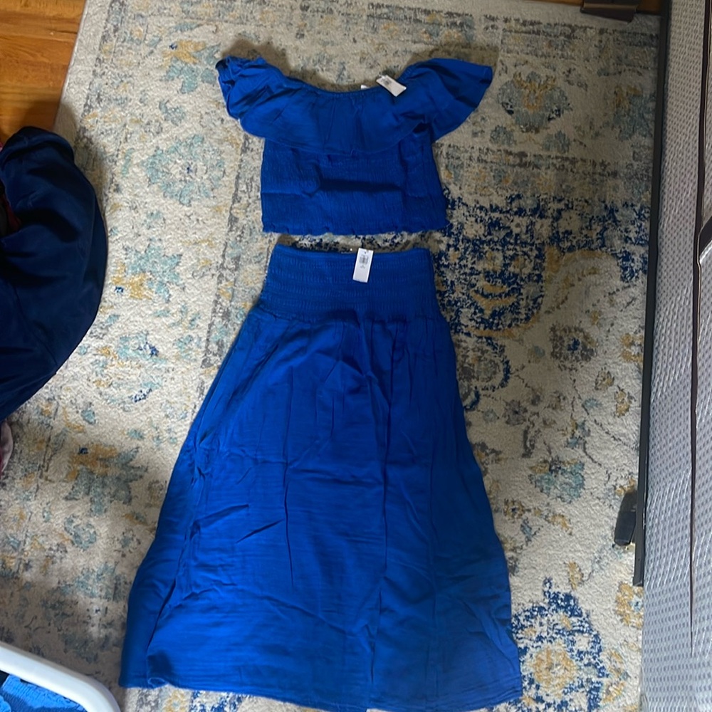 Old navy skirt set. Skirt xs top off the shoulder small blue NWT